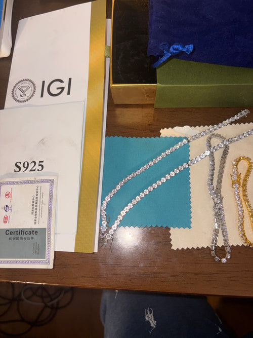 Lab made VVS1 Diamonds D and Moissanite